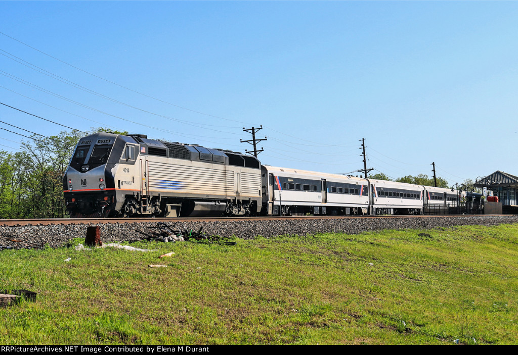 NJT 4014 on train 5902